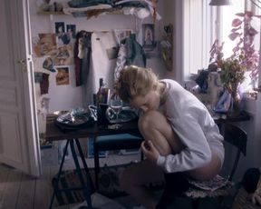 Sofie Torp - Dronning Ingrid (2019) sexy topless scenes