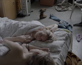 Justyna Wasilewska, Malwina Buss - Najpiękniejsze fajerwerki ever (2017) Naked TV movie scene