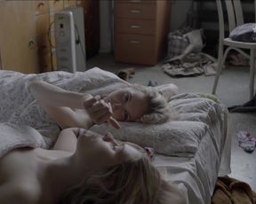 Justyna Wasilewska, Malwina Buss - Najpiękniejsze fajerwerki ever (2017) Naked TV movie scene