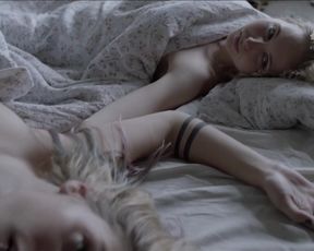 Justyna Wasilewska, Malwina Buss - Najpiękniejsze fajerwerki ever (2017) Naked TV movie scene