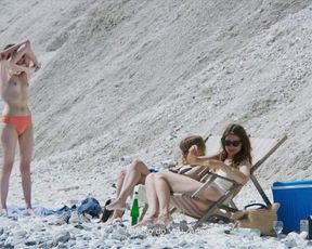 Victoria Carmen Sonne, Emma Sehested Hoeg, Charlotte Munch - Sombra (2017) Censorship videos