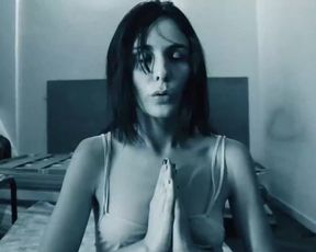 Olga Alaman - Los jardines prohibidos (2018) sexy nude video