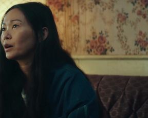 Sarah Gadon, Lola Kirke, Hong Chau sexy - American Woman (2019)