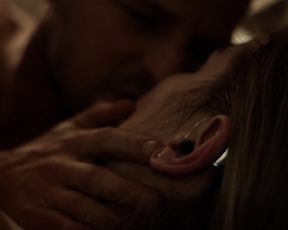 Shannon Berry - Hunters s01e01 (2016) Naked actress in a movie scene