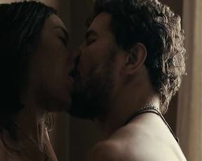 Dira Paes, Mariana Rios - Orfaos do Eldorado (2015) Censorship erotic scene