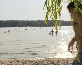 Safinaz Sattar, Tamar Amit-Joseph - Unorthodox s01e01 (2020) sexy topless scenes