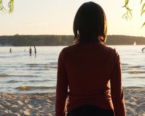 Safinaz Sattar, Tamar Amit-Joseph - Unorthodox s01e01 (2020) sexy topless scenes