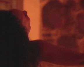 Helo Viana, Valeria Mona - O Segredo da Leoa (2019) sexy hot scene