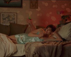 Klara Issova - Zoufale zeny delaji zoufale veci (2018) Naked actress in a movie scene