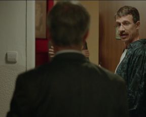 Klara Issova - Zoufale zeny delaji zoufale veci (2018) Naked actress in a movie scene