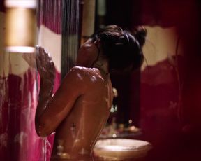 Natalia Rosa, Luellem de Castro - Reality Z s01e03e08 (2020) Naked actress in a TV movie scene