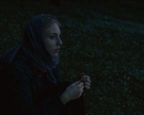 Elisa Schlott - Fremde Tochter (2017) sexy nude scene