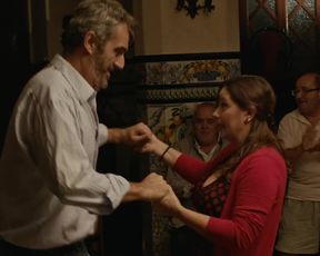 Carme Juan nude - El escarabajo al final de la calle (2018)