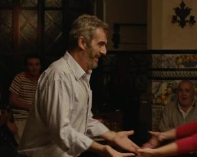 Carme Juan nude - El escarabajo al final de la calle (2018)