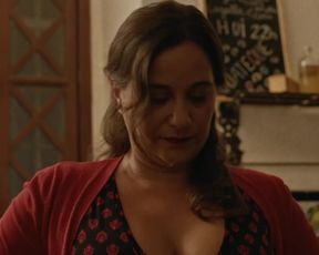 Carme Juan nude - El escarabajo al final de la calle (2018)