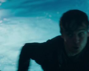 Olga Kurylenko - Les traducteurs (2019) celebrity hot scene