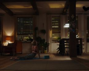 Chloe Grace Moretz, Maika Monroe - Greta (2018) Naked TV movie scene