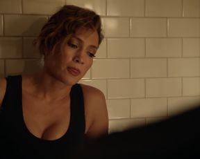 Jennifer_Lopez_-_Shades_of_Blue_s01e03-04 (2016)