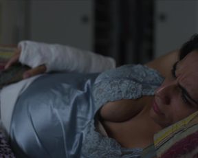 Nina Vinagre - Chutes (2016) Hot celebs scenes