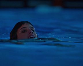 Vittoria Puccini, Benedetta Porcaroli naked - 18 Presents (2020)