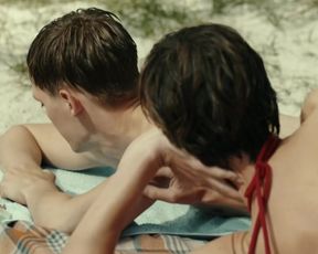 Julia Koschitz - Schweigeminute (2016) Naked movie scenes