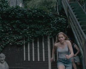 Milena Tscharntke, Matilda Merkel - Raus (2018) Hot movie scene