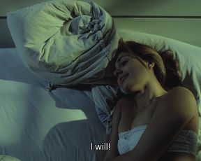 Stephania Potalivo nude - Ansigtet (2012)