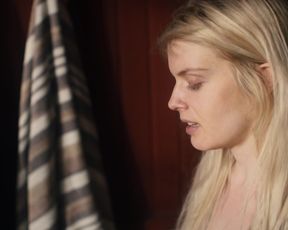 Alina Tomnikov - Donna s01 (2018) celebrity hot scene