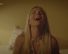 Milena Minichova - Trpaslц╜k s01e05 (2017) Sexy movie scenes