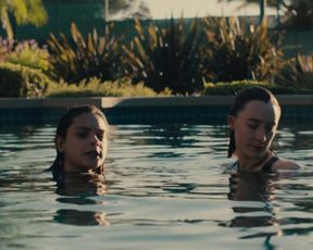Saoirse Ronan, Odeya Rush - Lady Bird (2017) Сut naked video