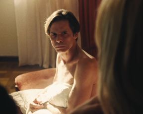 Bella Camero, Cristina Lago - Magnífica 70 s03e01e03e04e09 (2018) celeb topless TV scene