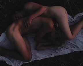 Laura Teglhoj sexy - Vandreren (2019)