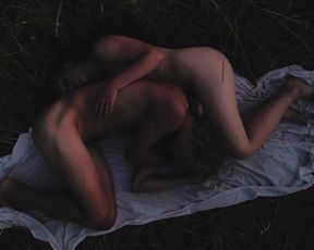 Laura Teglhoj sexy - Vandreren (2019)