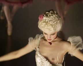 Michalina Olszanska - Matilda (2017) Сut nude scene