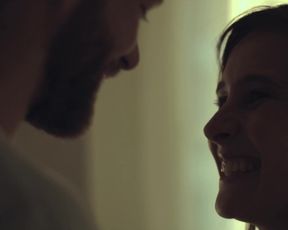 Julie De Bona nude - Un regret (2015)