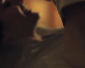 Julie De Bona nude - Un regret (2015)