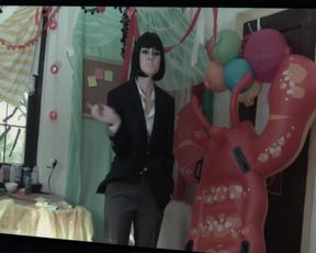 Grace Van Patten - The Meyerowitz Stories New and Selected (2017) Naked movie scene