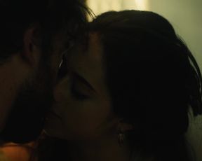 Jeanine_Mason_-_Of_Kings_and_Prophets_s01e01 (2016)