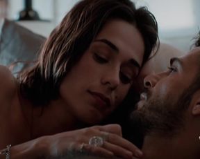 Diane Fleri - Solo s01e01 (2016) Hot film scenes