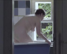 Jowita Budnik naked - Ptaki spiewaja w Kigali (2017)