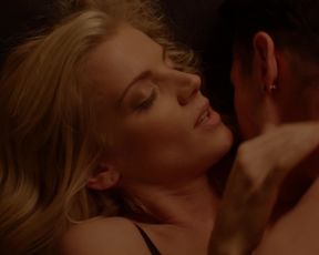 Kara Killmer sexy - Chicago Fire (2016) (Season5,Episode6)