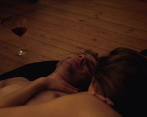 Amanda Collin naked - En Frygtelig Kvinde (2017) Trailer