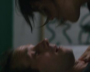 Flore Bonaventura nude - Je voudrais que quelqu'un m'attende quelque part (2019)