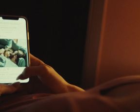 Marie Bach Hansen nackt - En flirt (2019)