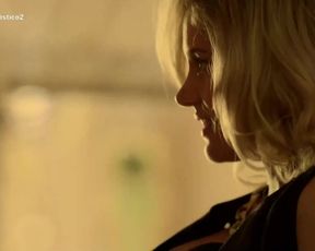 Lisi Linder - Mar De Plastico s02e02 (2016) Nude sexy video