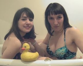 Melodie Bujold, Sandrine Farina - Buzz Mec Mag (2015) Сut naked video