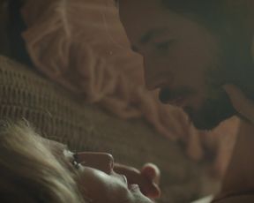Chloe Brooks, Ari Graynor - Im Dying Up Here s02e01 (2018) Naked movie scene