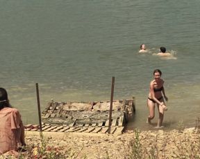 Natalia Huarte, Paloma Zavala - Naranjas amargas (Bitter oranges) celeb topless scenes