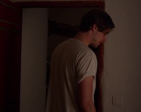 Lola Saint-Gilles sexy - Adele en aout (2016)