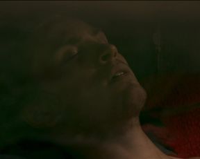 Svenja Jung nude - Die Mitte der Welt (2016)